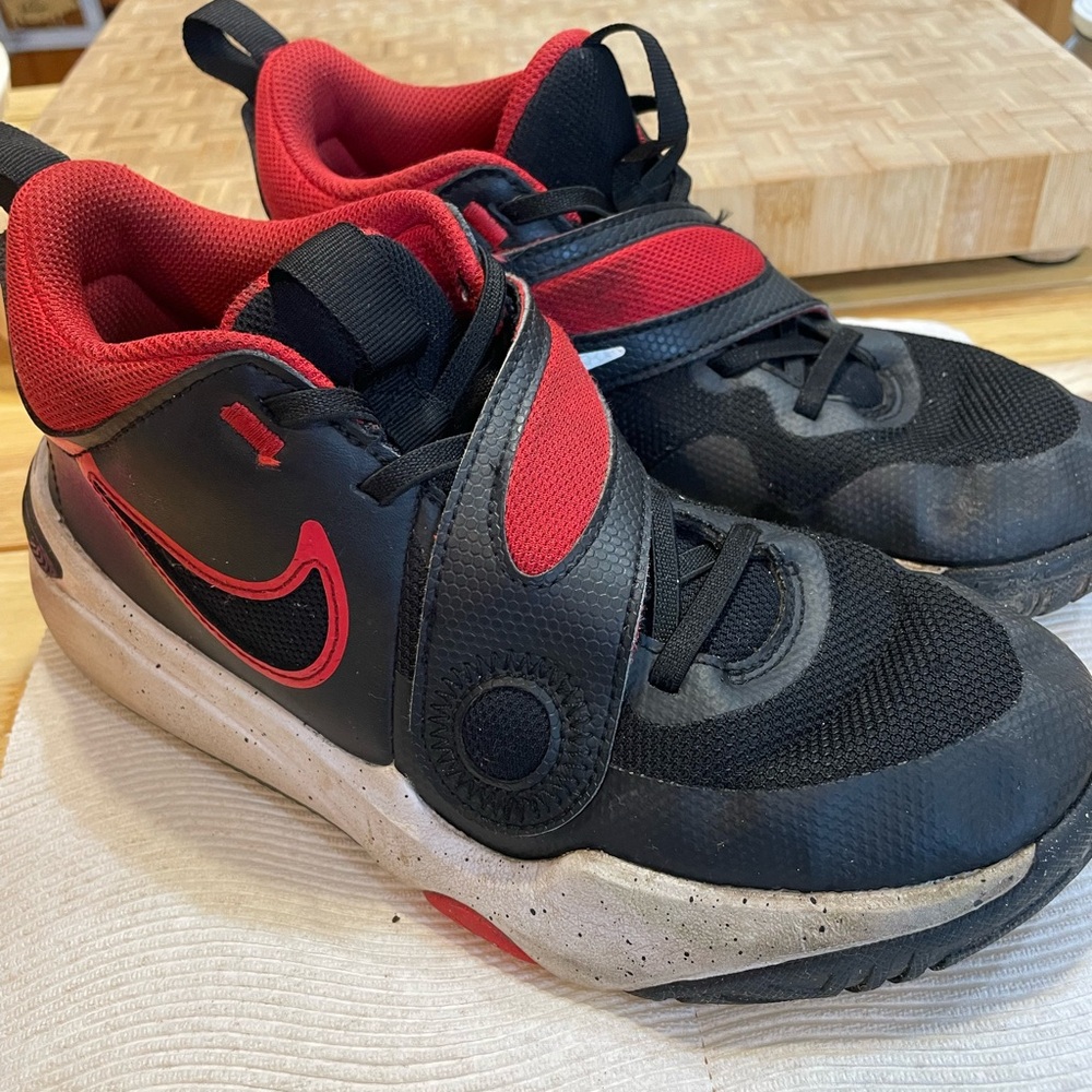 Nike Kids Black and Red Sneakers